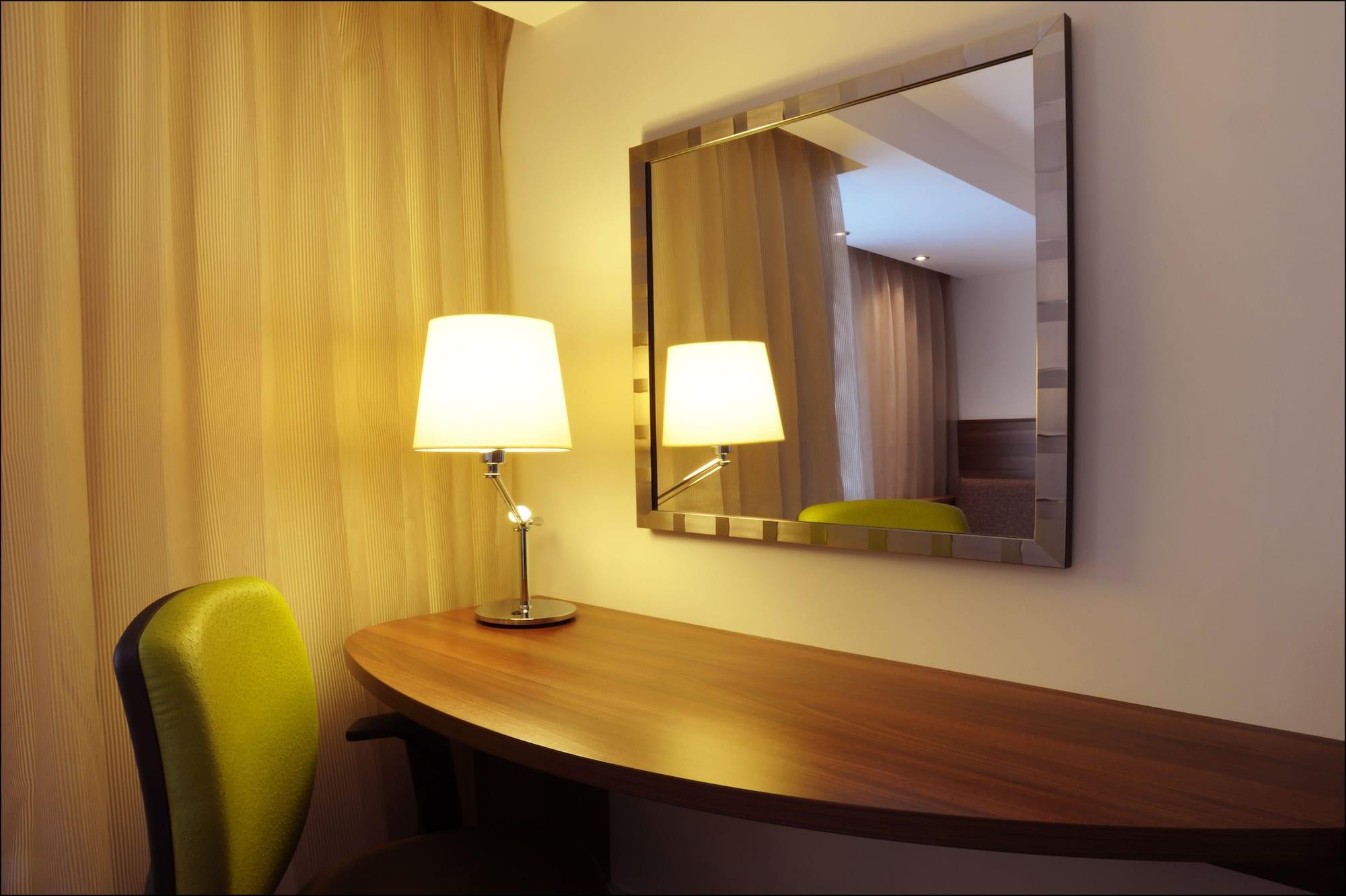 Отель Hampton By Hilton Birmingham Broad Street Экстерьер фото