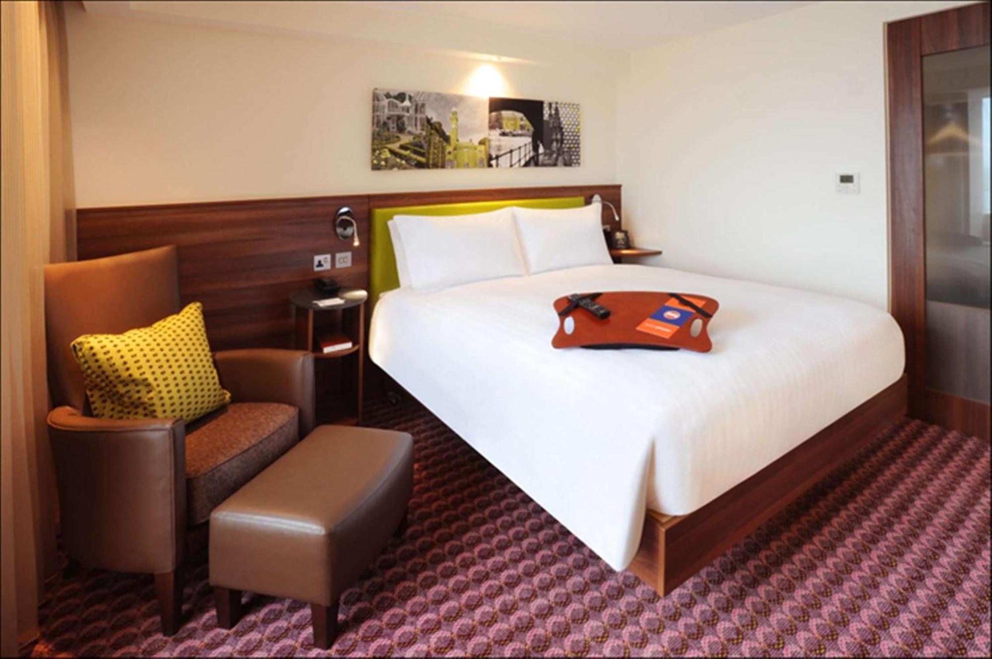 Отель Hampton By Hilton Birmingham Broad Street Экстерьер фото