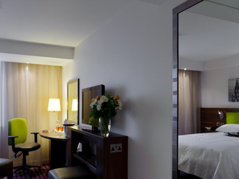 Отель Hampton By Hilton Birmingham Broad Street Экстерьер фото