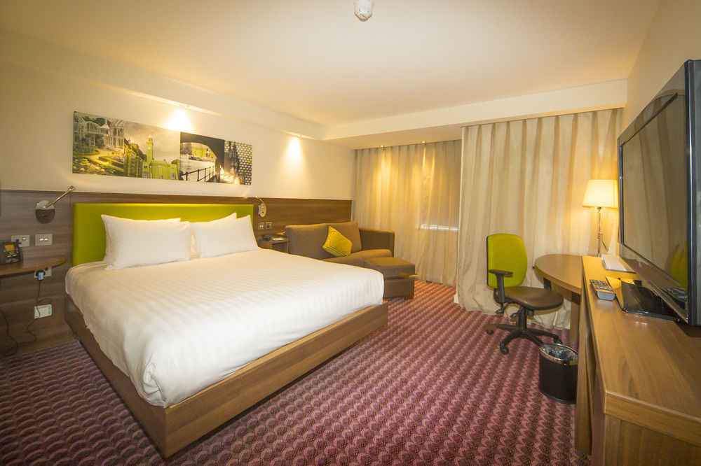 Отель Hampton By Hilton Birmingham Broad Street Экстерьер фото