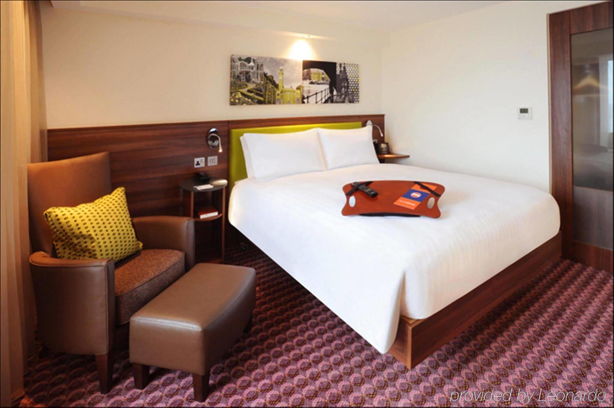 Отель Hampton By Hilton Birmingham Broad Street Номер фото